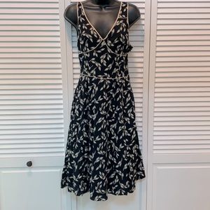 Gap size 4 fit and flare dress.  Super cute EUC